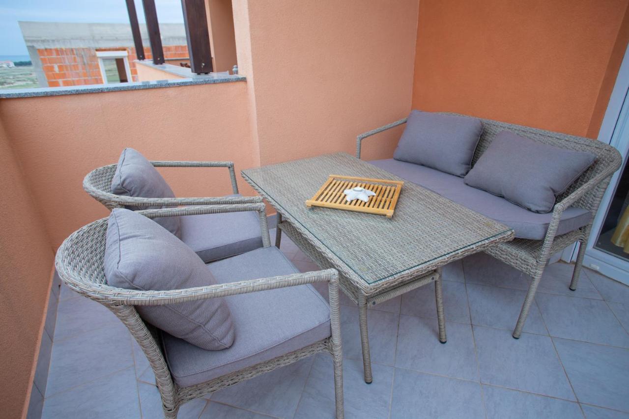Apartment Tara With Pool Povljana Exterior foto