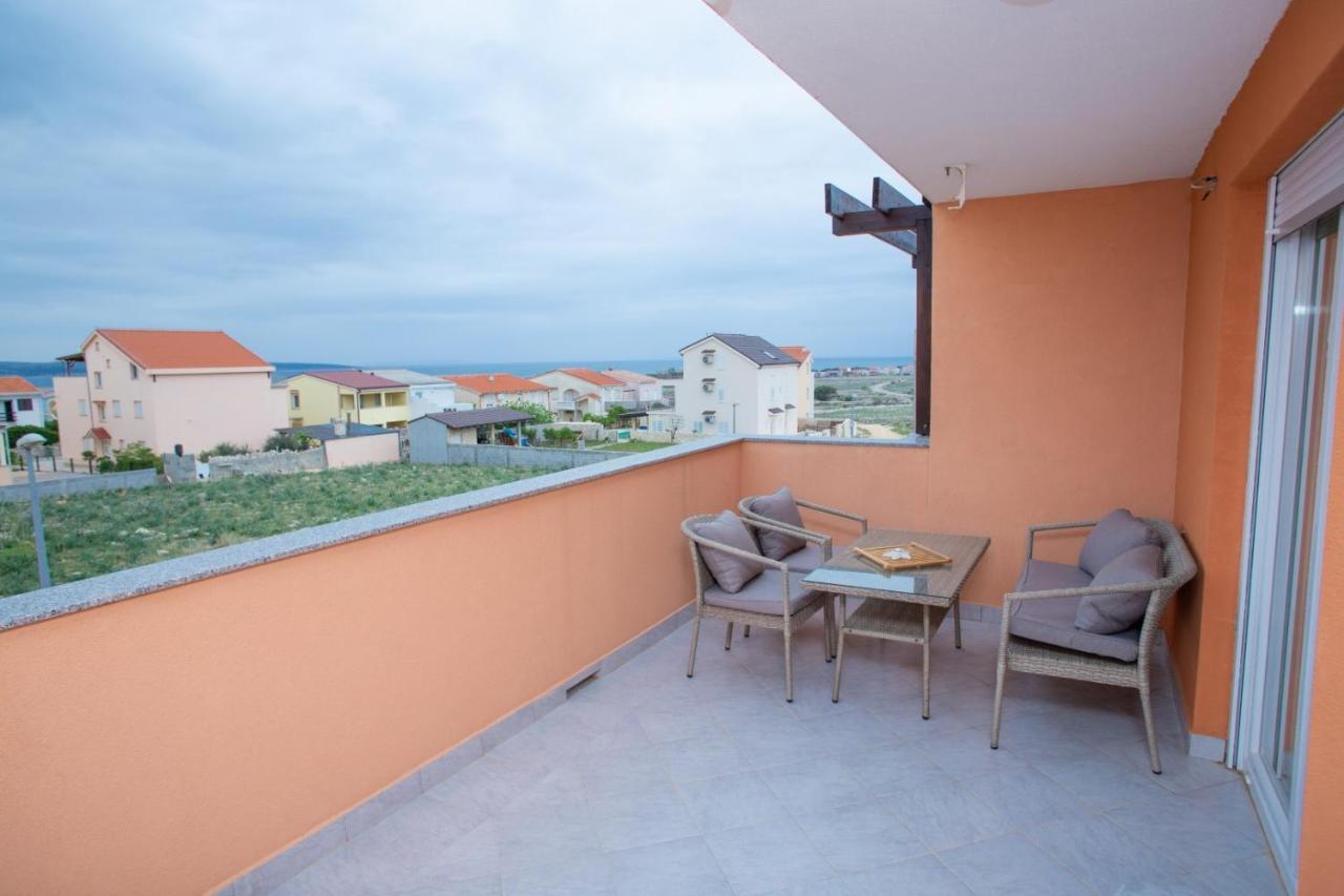 Apartment Tara With Pool Povljana Exterior foto